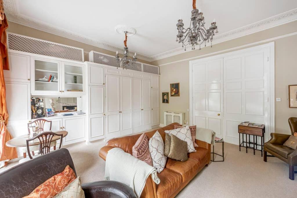 Beautiful Studio With Private Outside Terrace Apartment บาธ ภายนอก รูปภาพ