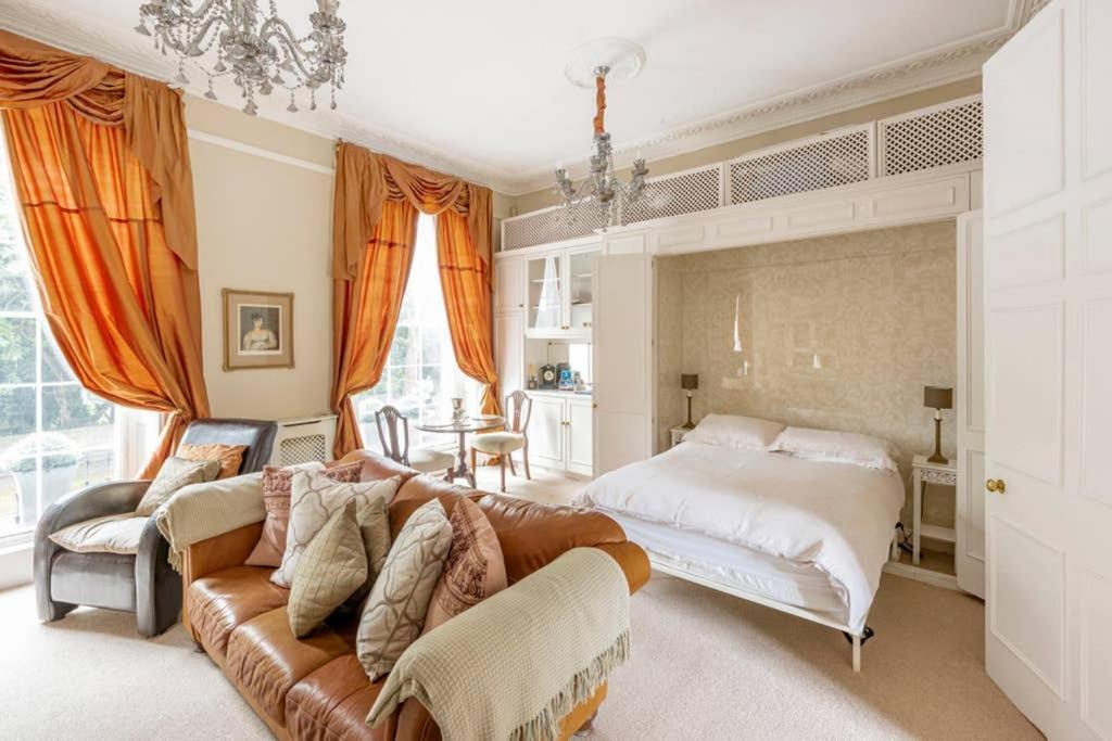 Beautiful Studio With Private Outside Terrace Apartment บาธ ภายนอก รูปภาพ