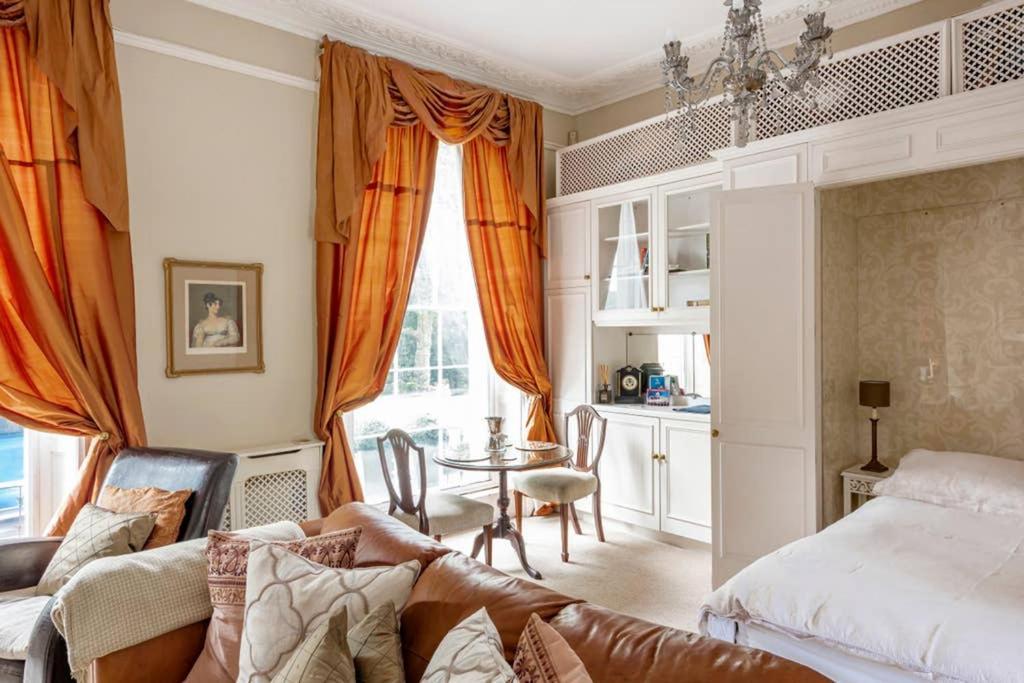 Beautiful Studio With Private Outside Terrace Apartment บาธ ภายนอก รูปภาพ