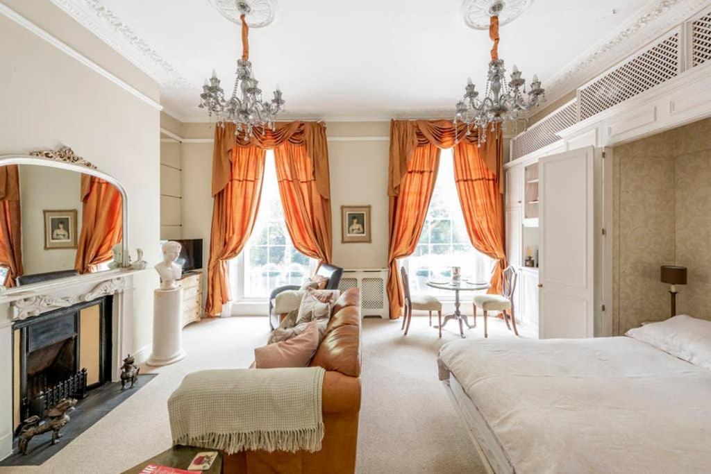 Beautiful Studio With Private Outside Terrace Apartment บาธ ภายนอก รูปภาพ